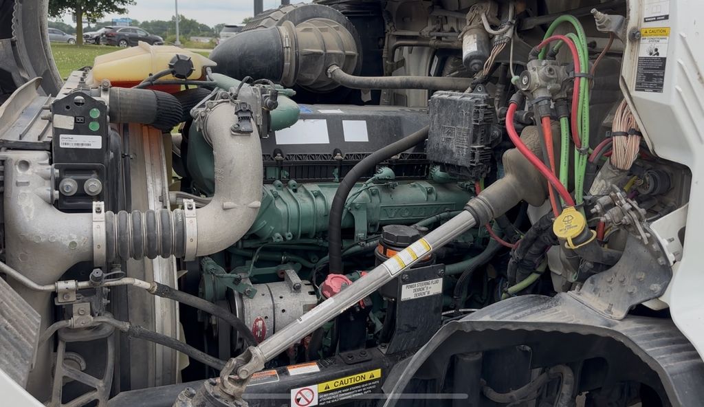 Slide images of 2023 VOLVO VNR64T300