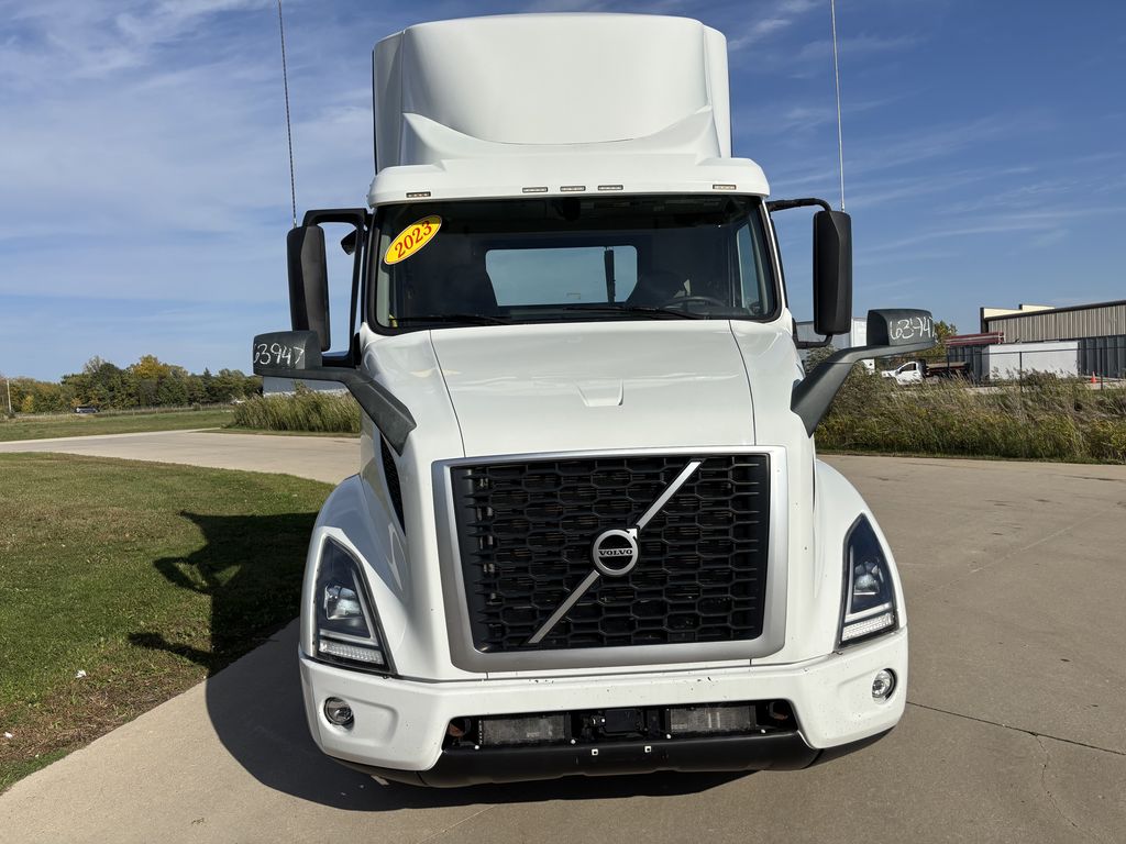 Slide images of 2023 VOLVO VNR64T300