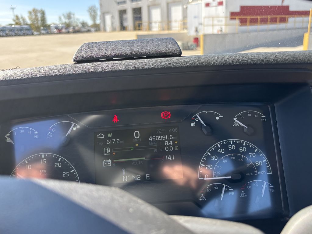 Slide images of 2023 VOLVO VNR64T300