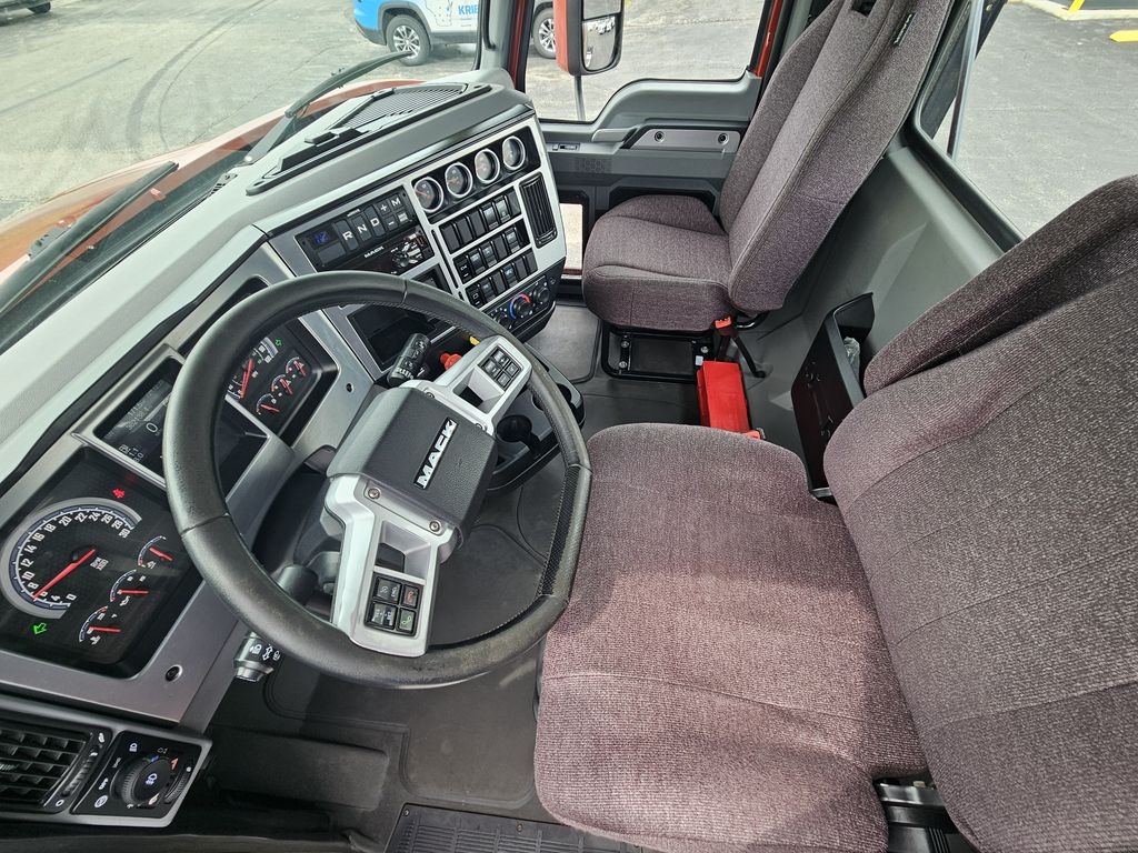 Slide images of 2021 MACK AN64T