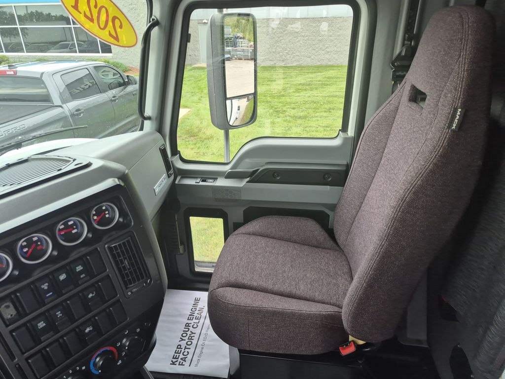 Slide images of 2021 MACK AN64T