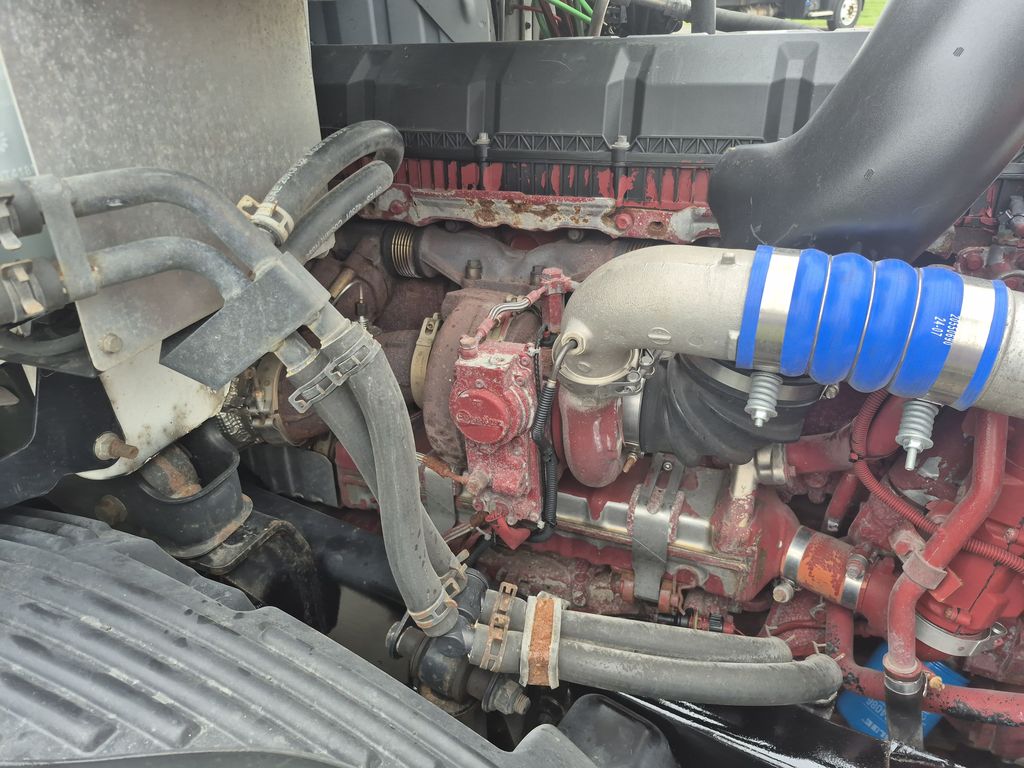 Slide images of 2021 MACK AN64T