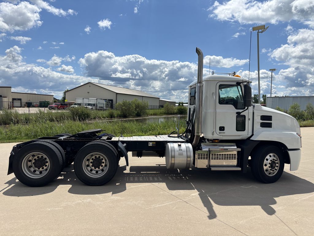 Slide images of 2021 MACK AN64T
