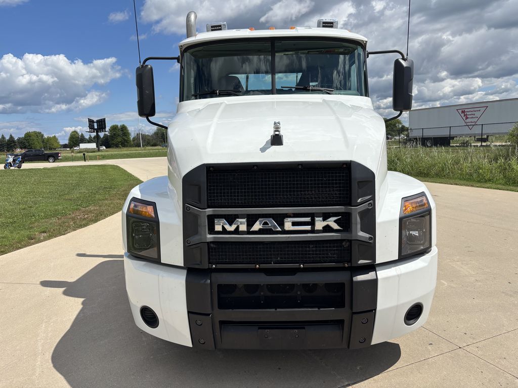 Slide images of 2021 MACK AN64T