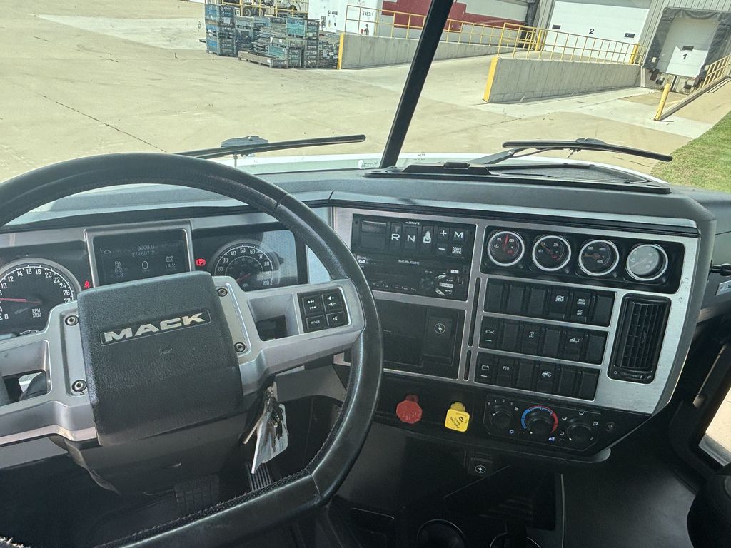 Slide images of 2021 MACK AN64T