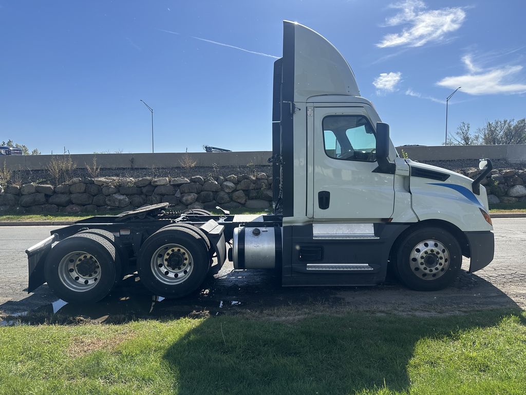 Slide images of 2022 FREIGHTLINER CASCADIA 126