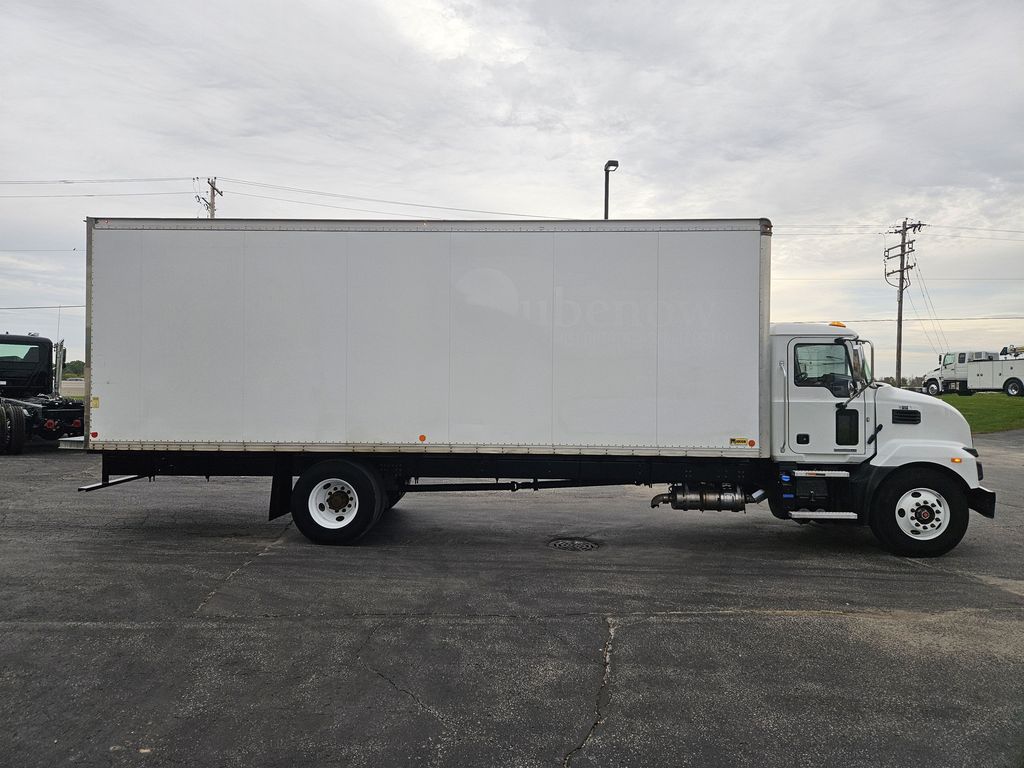 Slide images of 2021 MACK MD642