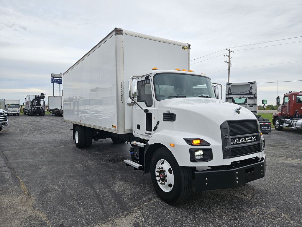 Slide images of 2021 MACK MD642