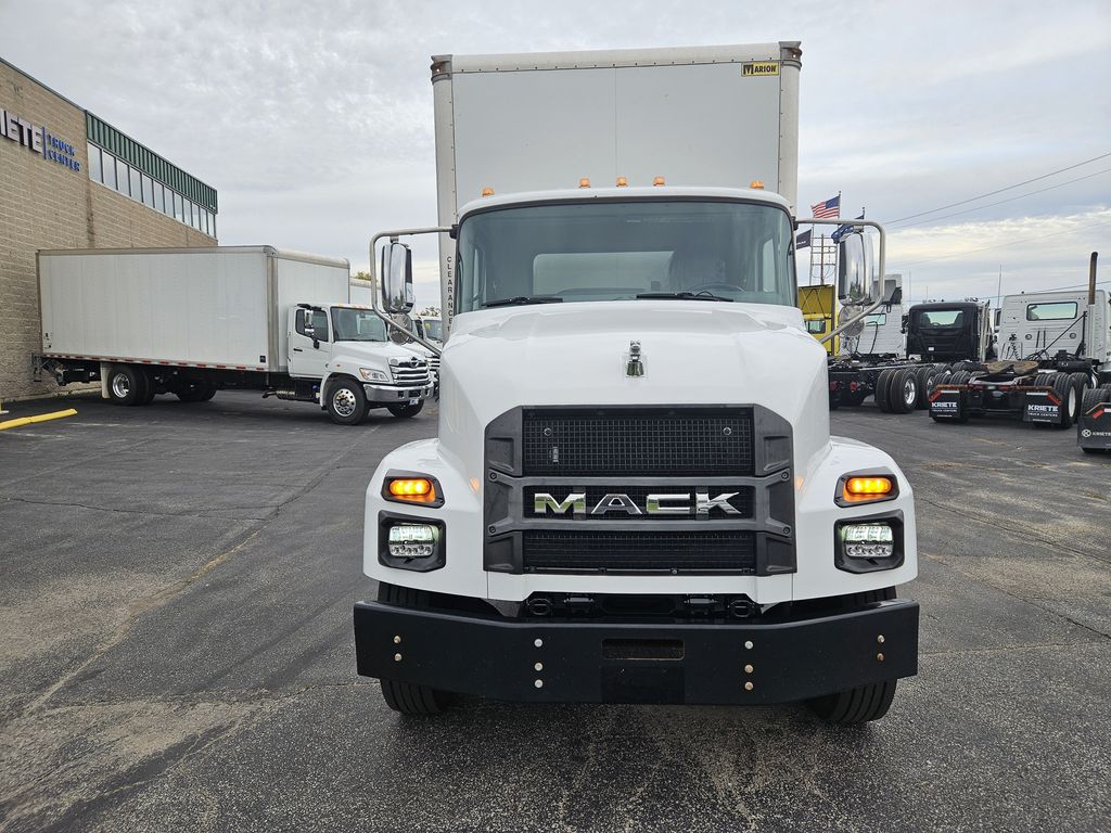 Slide images of 2021 MACK MD642