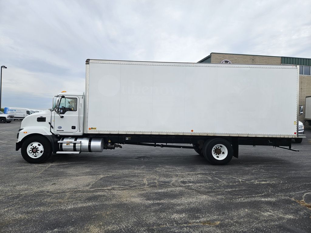 Slide images of 2021 MACK MD642