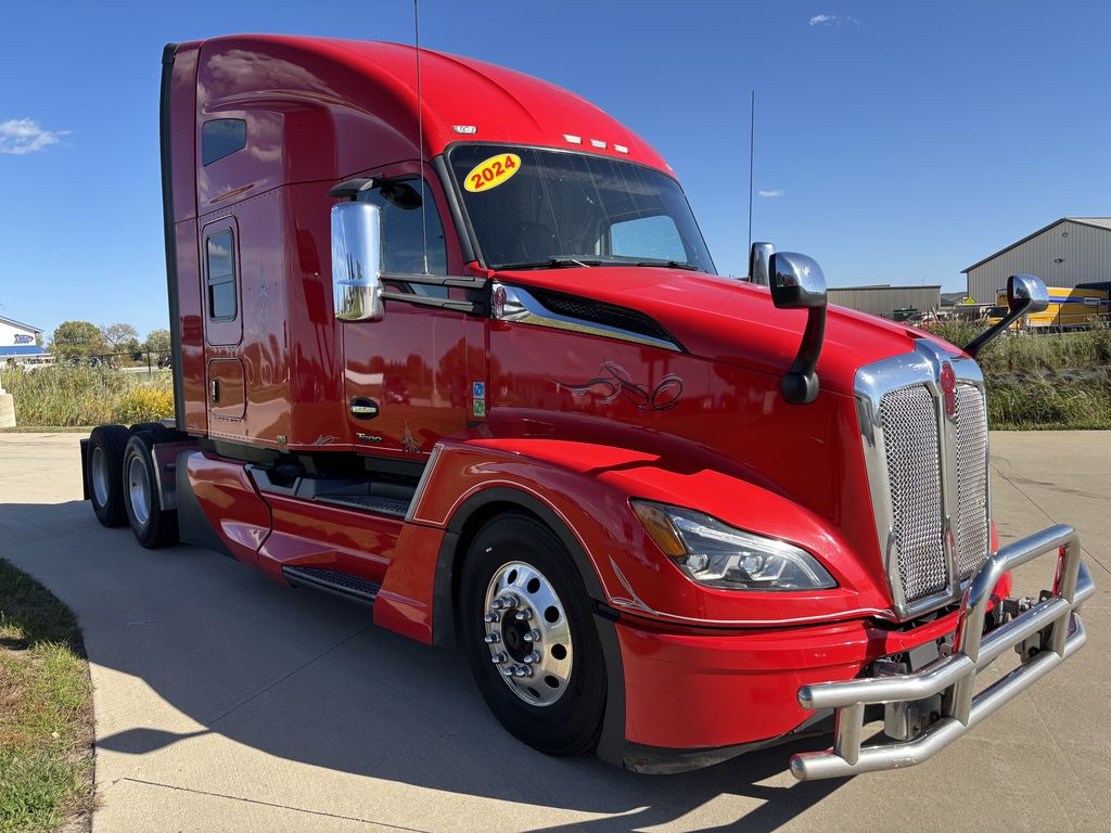 Slide images of 2024 KENWORTH T680