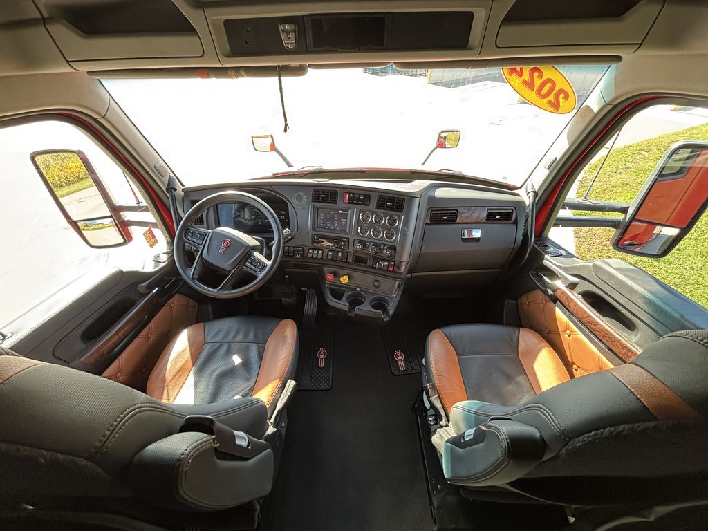 Slide images of 2024 KENWORTH T680