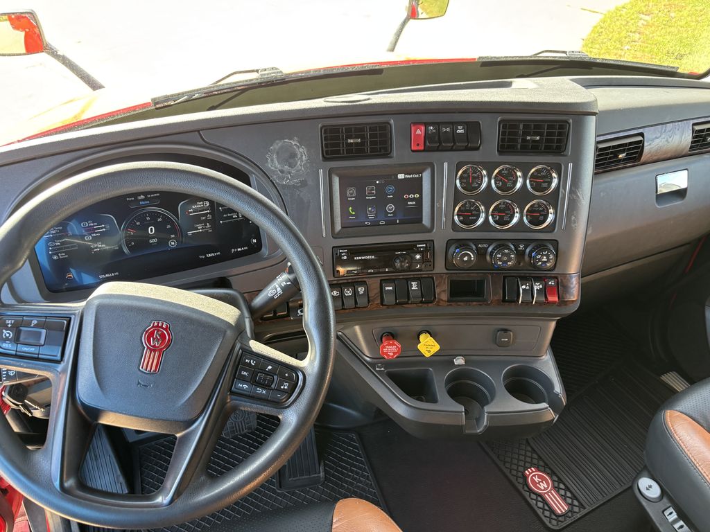 Slide images of 2024 KENWORTH T680