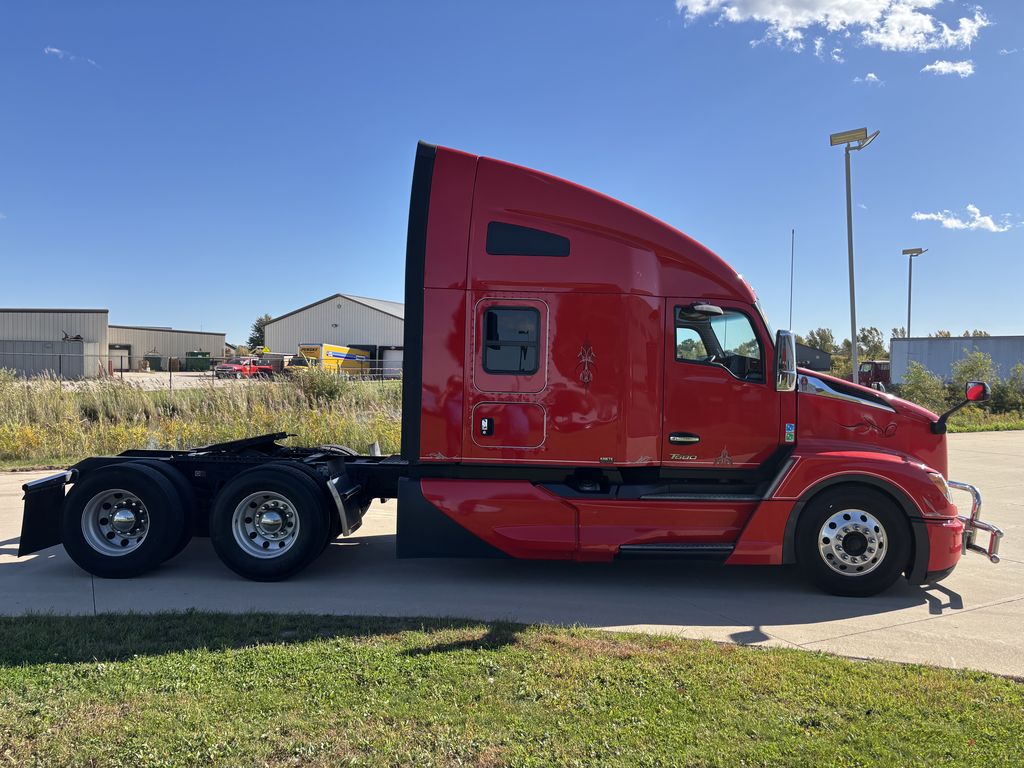 Slide images of 2024 KENWORTH T680