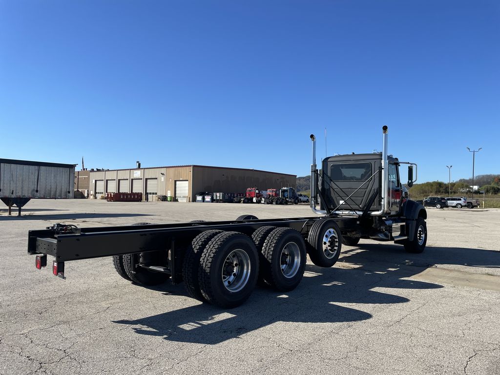 Slide images of 2027 MACK GR84F