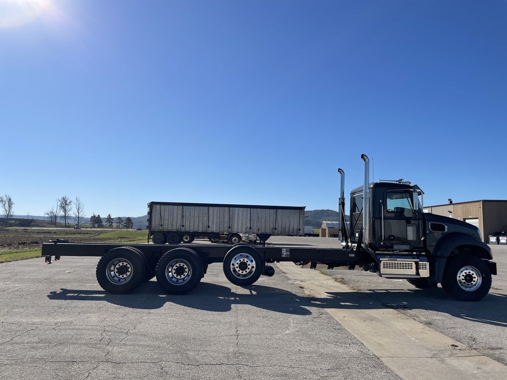 Slide images of 2027 MACK GR84F
