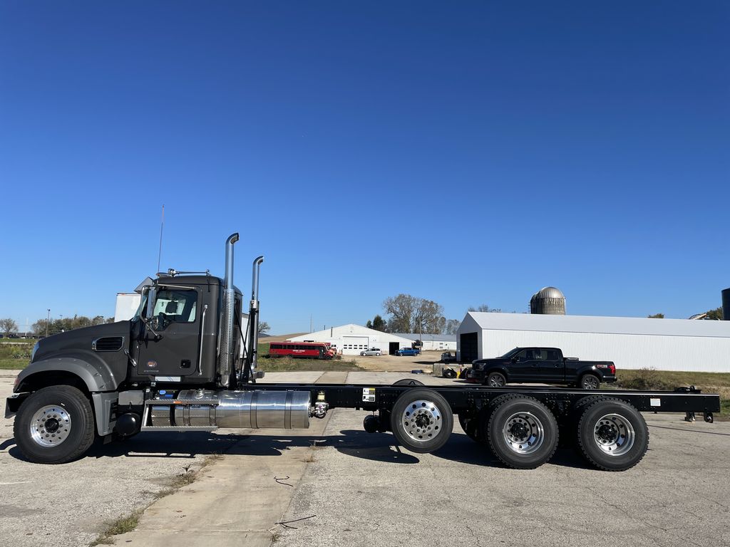 Slide images of 2027 MACK GR84F