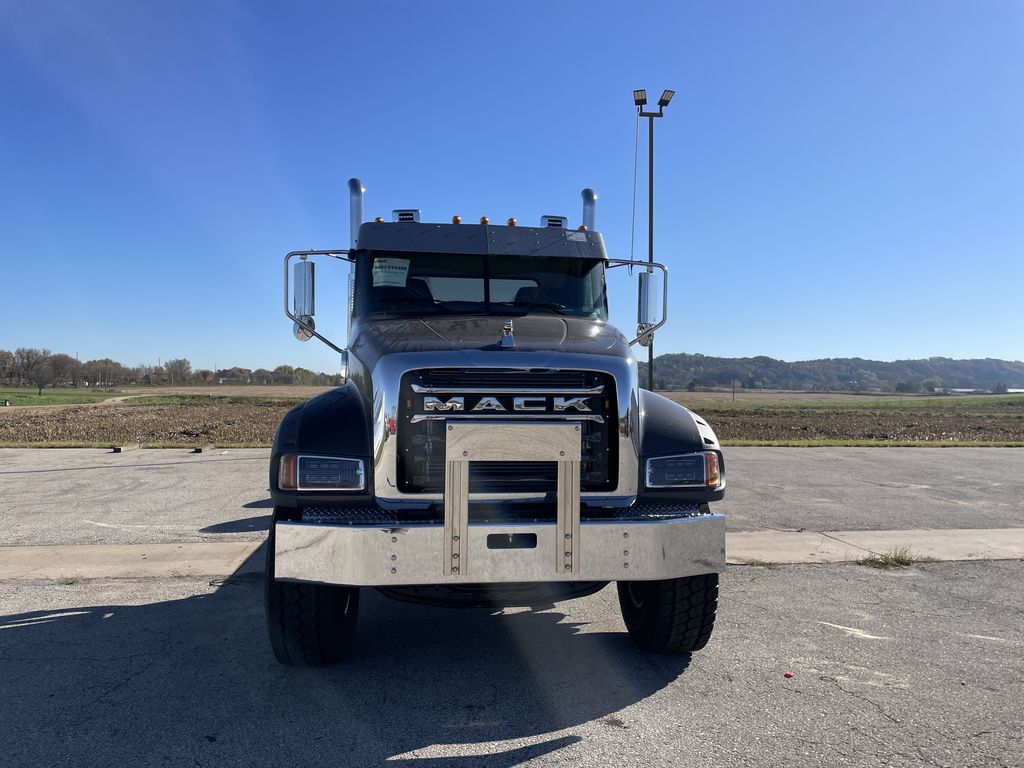 Slide images of 2027 MACK GR84F