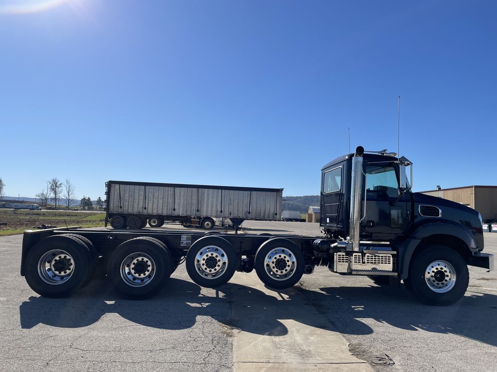 Slide images of 2027 MACK GR104B