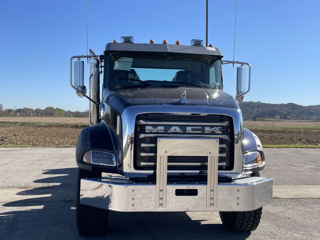 Slide images of 2027 MACK GR104B
