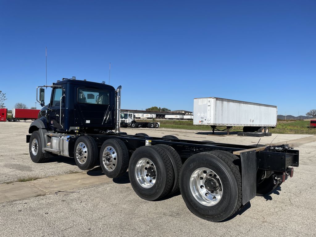 Slide images of 2027 MACK GR104B