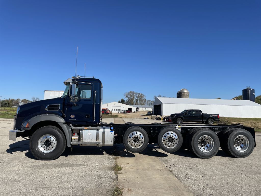 Slide images of 2027 MACK GR104B