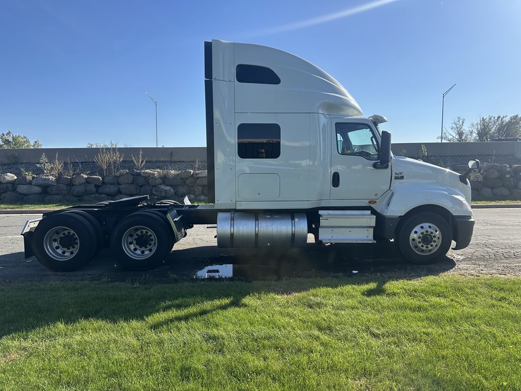 Slide images of 2023 INTERNATIONAL LT625