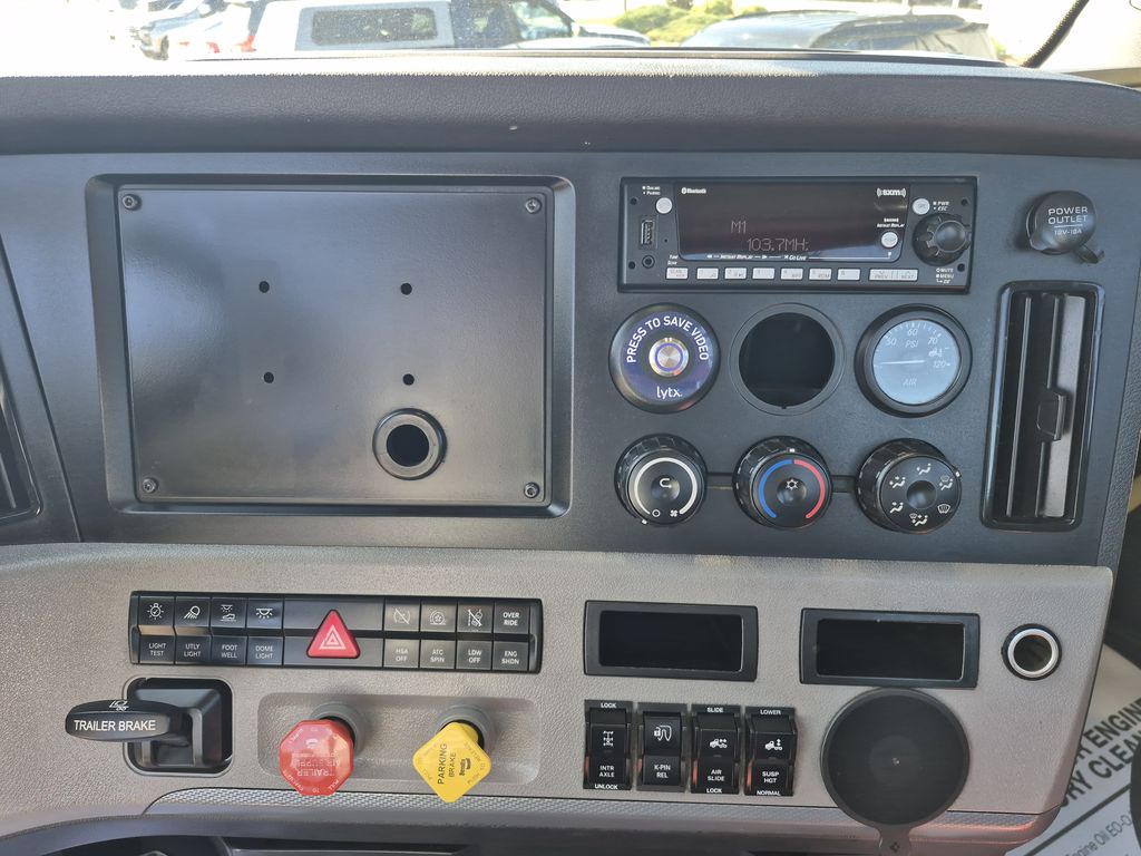 Slide images of 2022 FREIGHTLINER CASCADIA 126