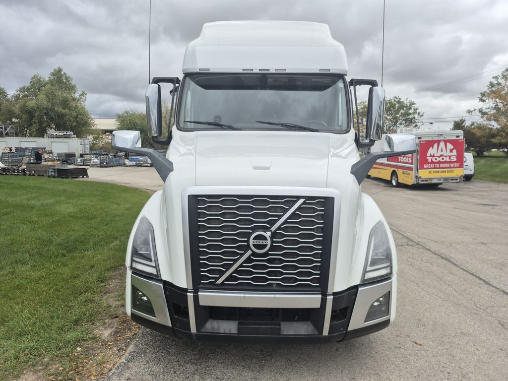 Slide images of 2020 VOLVO VNL64T760