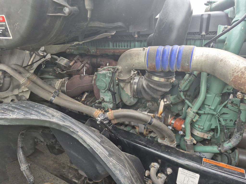 Slide images of 2020 VOLVO VNL64T760