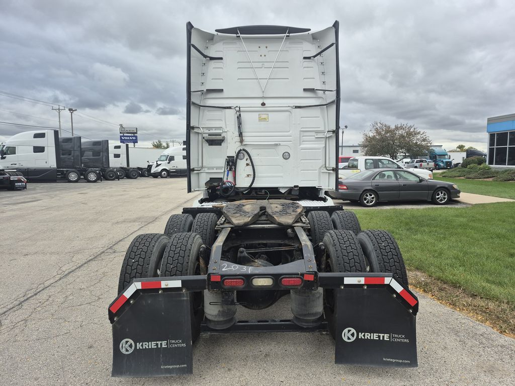 Slide images of 2020 VOLVO VNL64T760