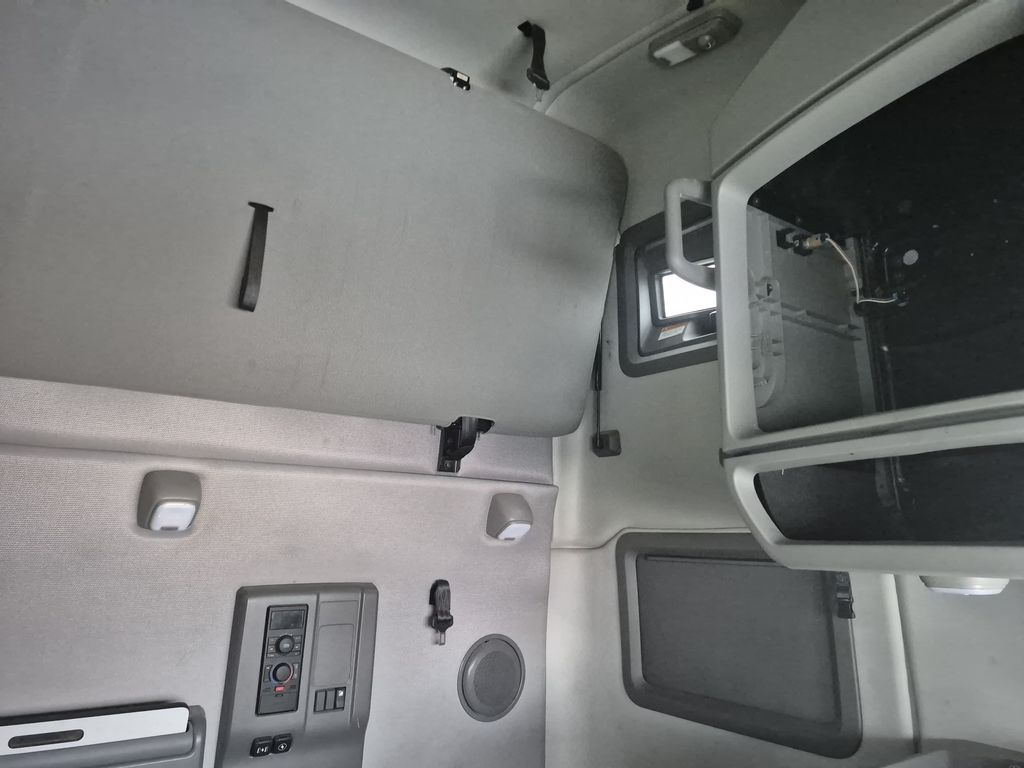 Slide images of 2020 VOLVO VNL64T760