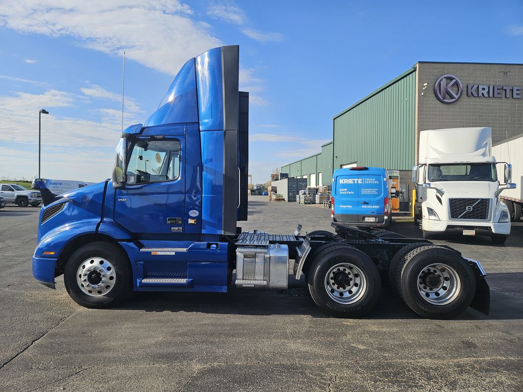 Slide images of 2024 VOLVO VNR64T300