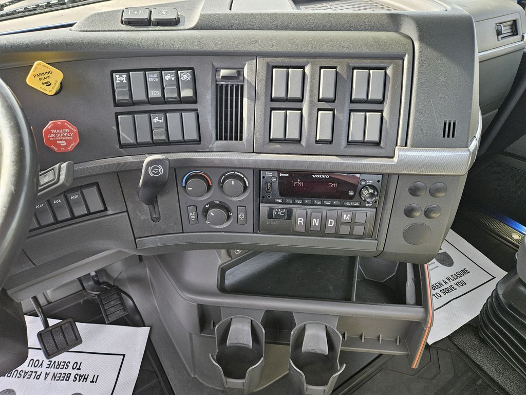 Slide images of 2024 VOLVO VNR64T300