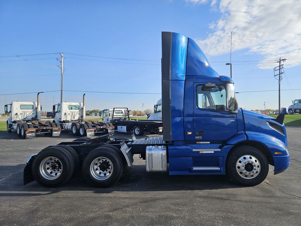Slide images of 2024 VOLVO VNR64T300