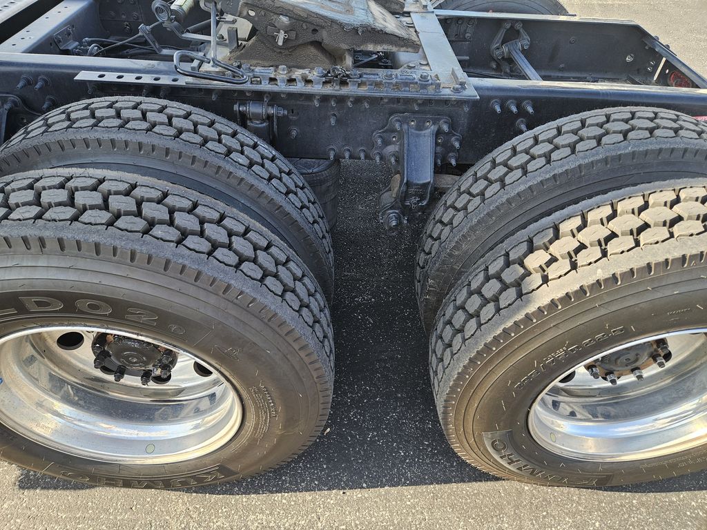 Slide images of 2024 VOLVO VNR64T300