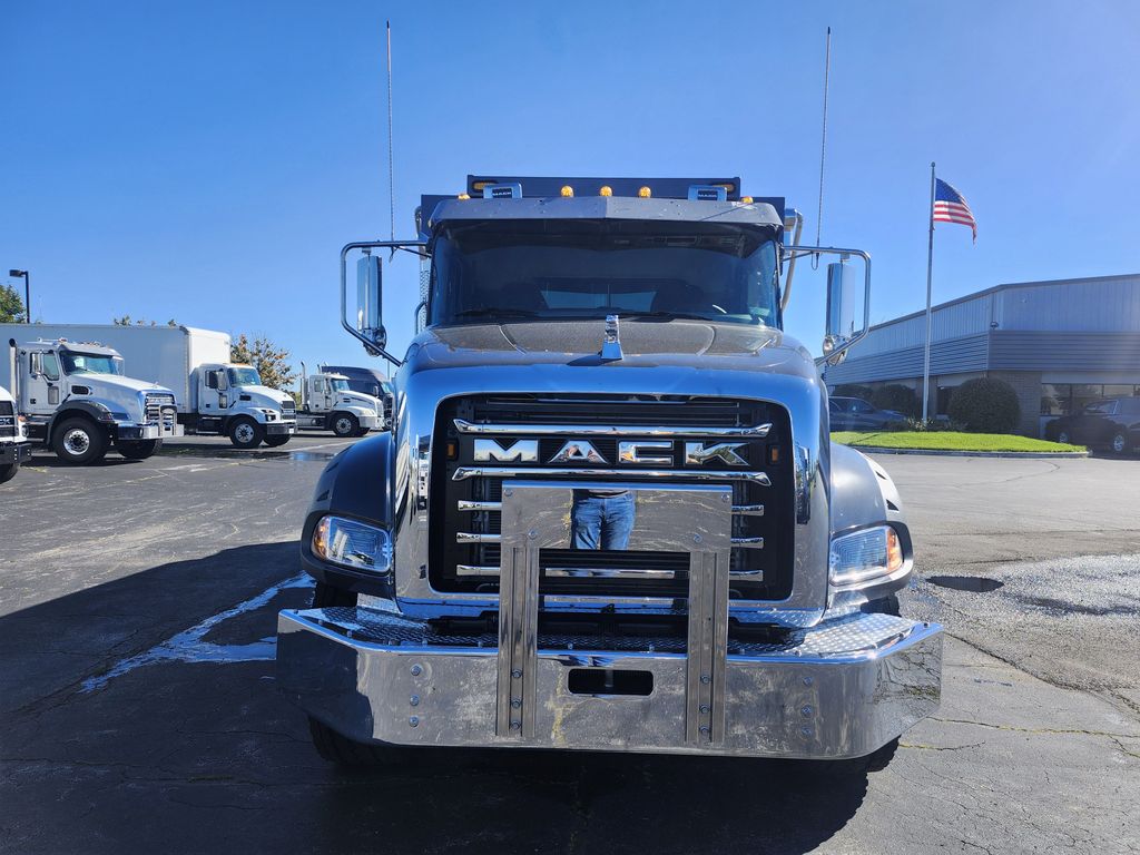 Slide images of 2027 MACK GR104B