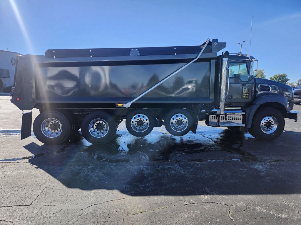Slide images of 2027 MACK GR104B