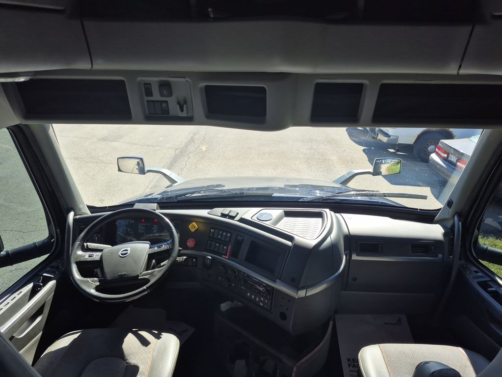 Slide images of 2024 VOLVO VNL64T760
