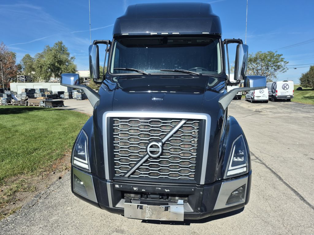 Slide images of 2024 VOLVO VNL64T760