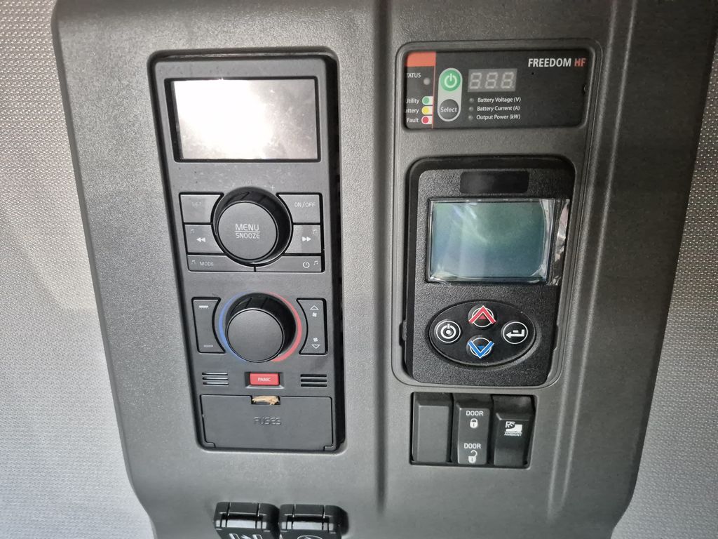 Slide images of 2024 VOLVO VNL64T760