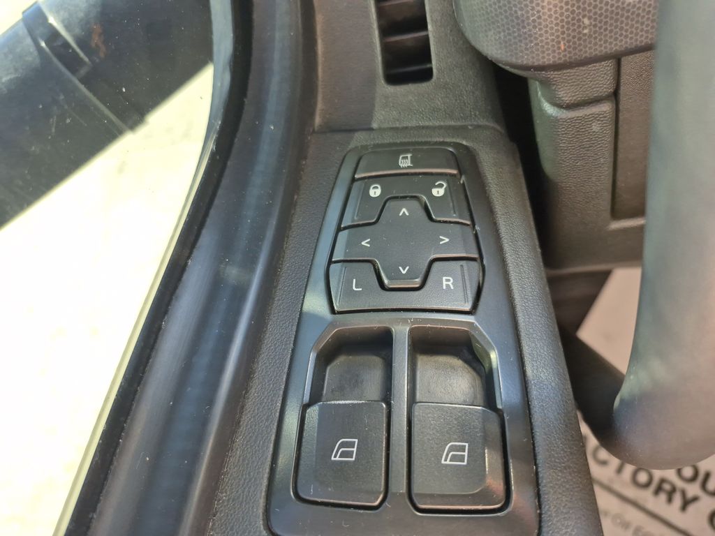 Slide images of 2024 VOLVO VNL64T760