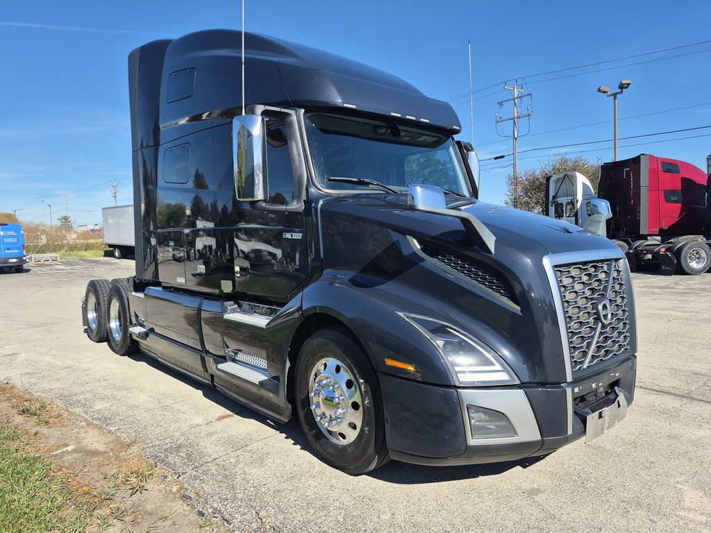 Slide images of 2024 VOLVO VNL64T760