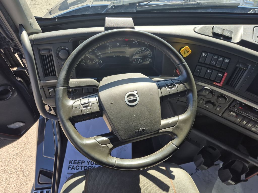 Slide images of 2024 VOLVO VNL64T760