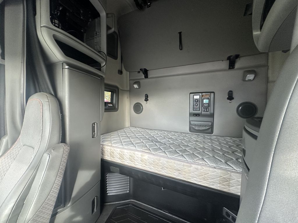 Slide images of 2024 VOLVO VNL64T760