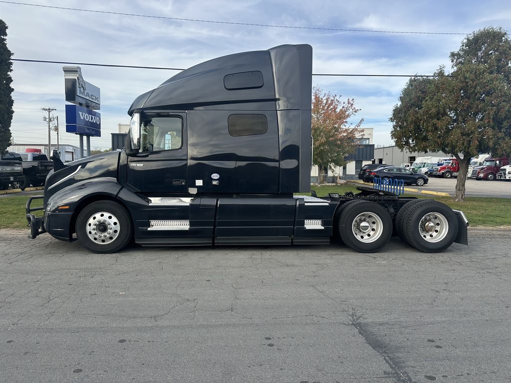 Slide images of 2024 VOLVO VNL64T760