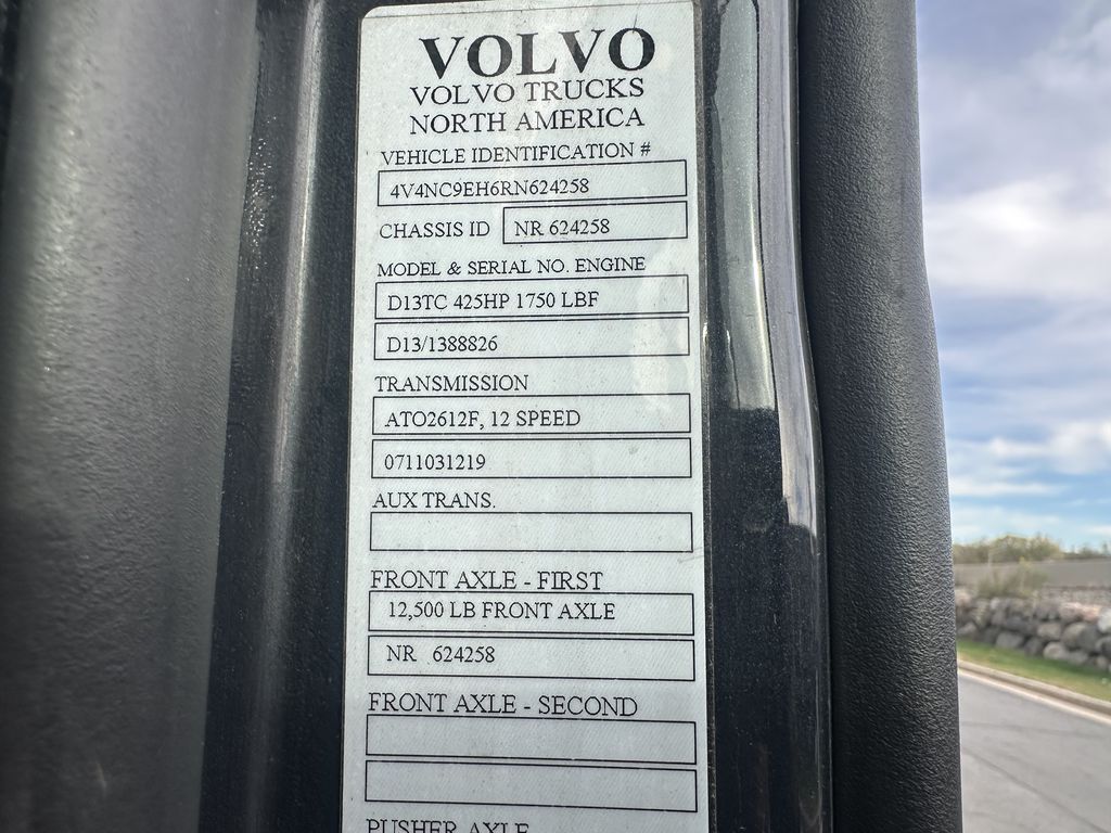 Slide images of 2024 VOLVO VNL64T760