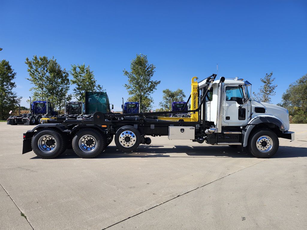 Slide images of 2027 MACK GR84B