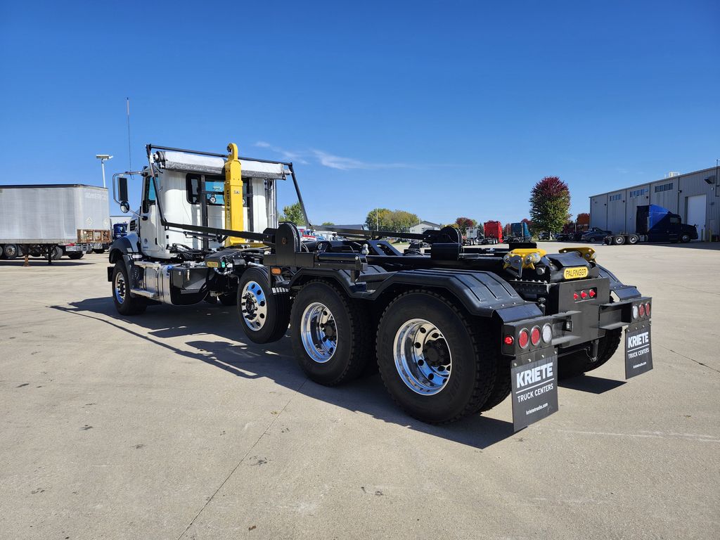 Slide images of 2027 MACK GR84B