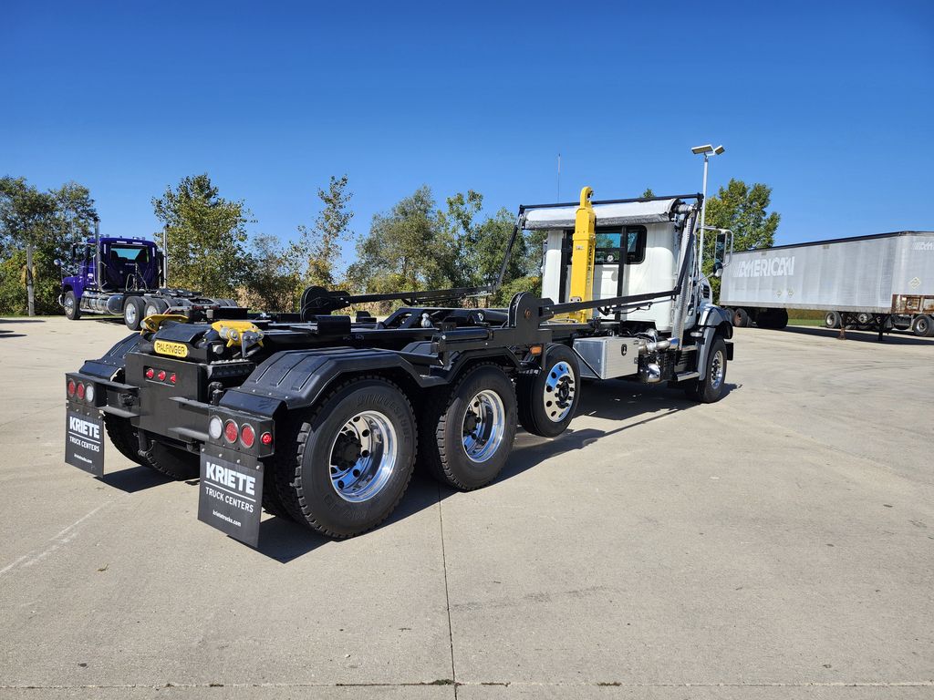 Slide images of 2027 MACK GR84B